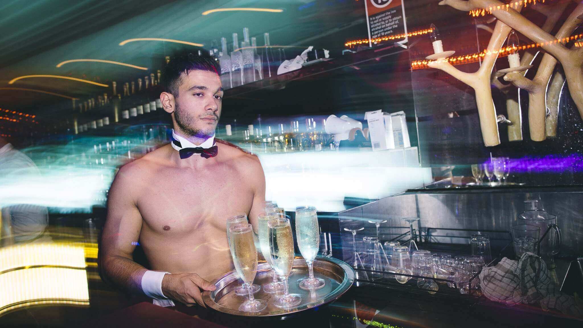 Sydney Hotshots topless waiter